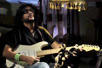 Rupam acts in his own song