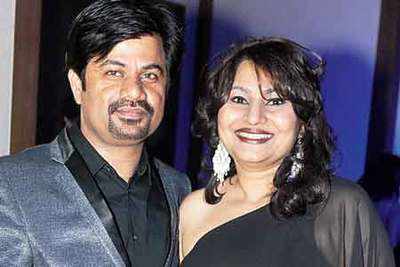 Deepak Kunjeer hosts a grand party to celebrate his wife b'day in Pune