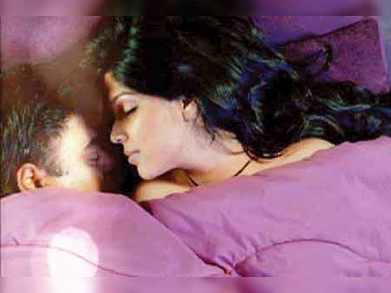 Another steamy hot scene between Ram and Sakshi