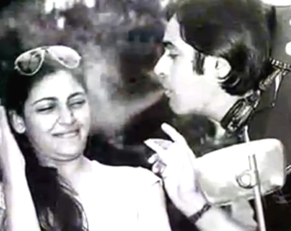
Farooq Sheikh and Deepti Naval to reunite onscreen after 28 years
