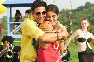 'Khiladi 786' opens only in mass centres