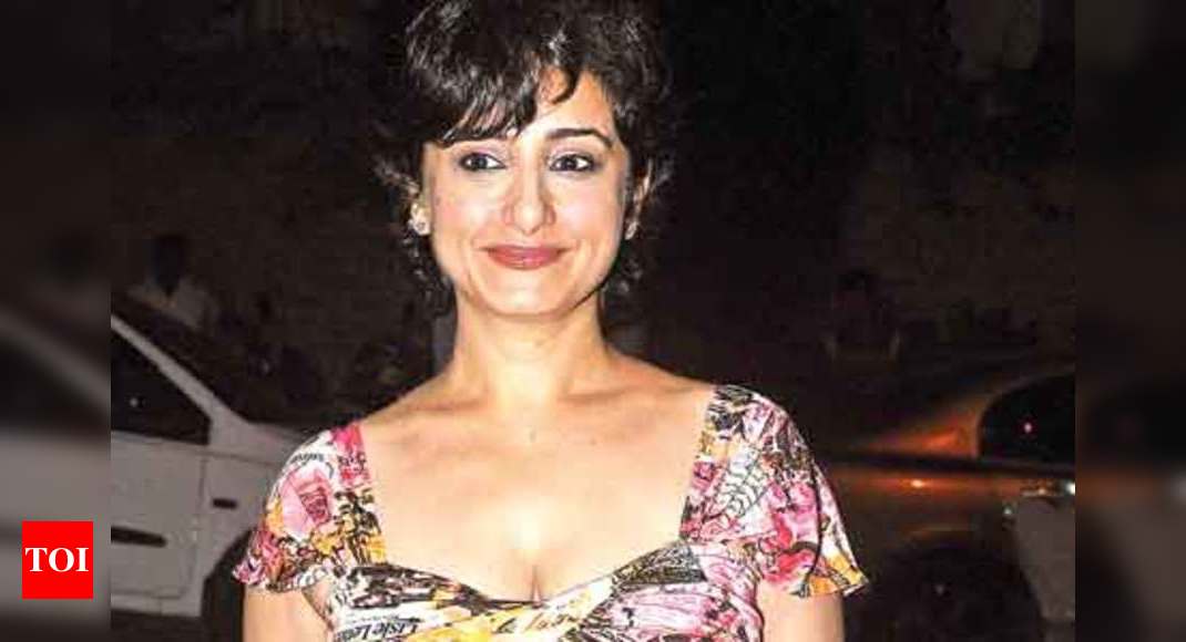 Divya Dutta manhandled by crowd | Hindi Movie News - Times of India