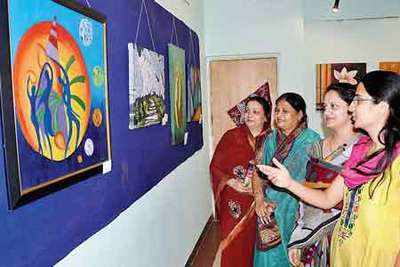 Art lovers join in for a happening art exhibition held in Aurangabad