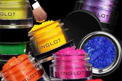 Pigment powders, the latest in party makeup