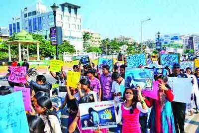 Vizag students join in the protests against Delhi gang rape