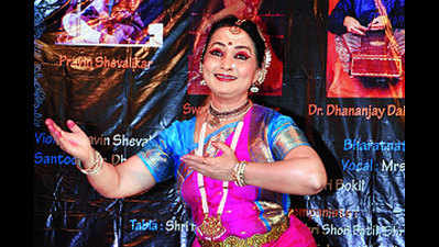 Pune-based danseuse Swati Daithankar performs in Aurangabad to pay tribute Nirbhaya