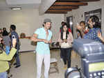 Hrithik celebrates b'day with media!