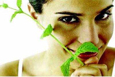 Beauty benefits of neem leaves