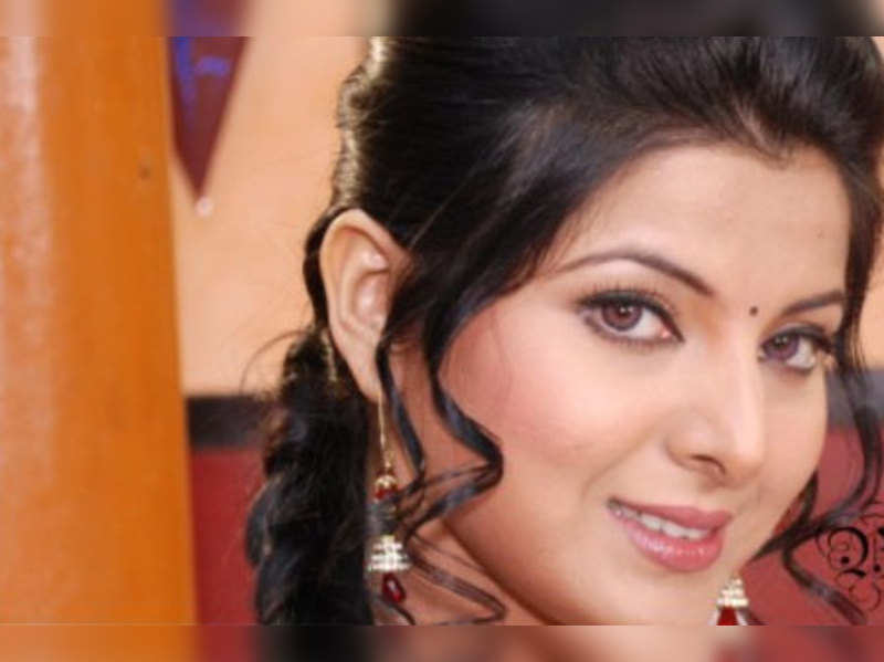 Smriti Sinha Is All Set For Blockbusters Bhojpuri Movie