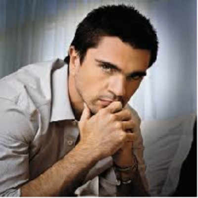 Juanes to publish his first book
