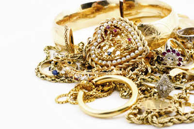 Cleaning your gold jewellery at home
