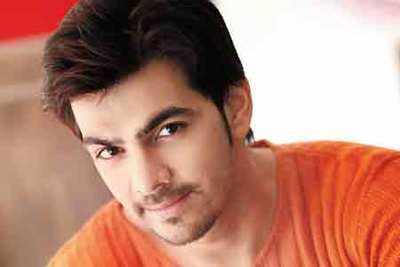 I don’t eat with Pooja or around her: Karan Grover