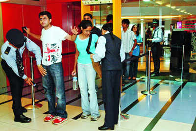 Security hiked in Gurgaon malls on V-Day