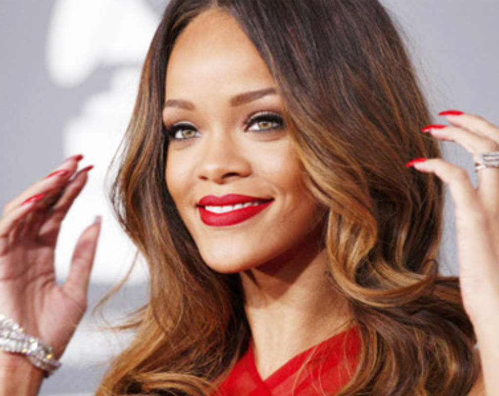 
Watch: Rihanna, Beyonce Knowles at Grammys
