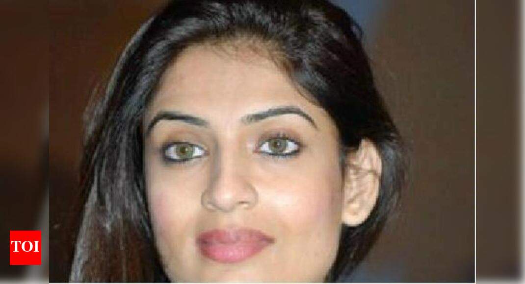 Aakanksha mourns the loss of her uncle and aunt | Kannada Movie News ...