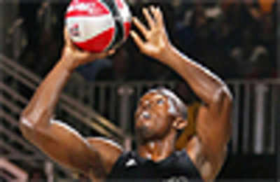 Usain Bolt's hoop-la matches his hype