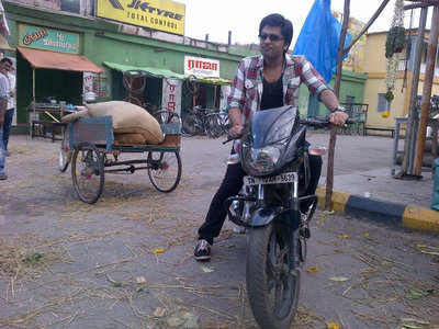 Simbu follows Ajith on a bike!