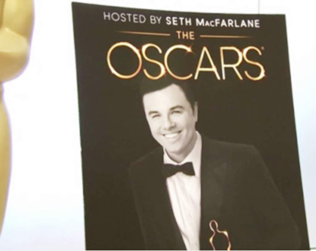 
Seth MacFarlane prepares to flaunt it at the Oscars
