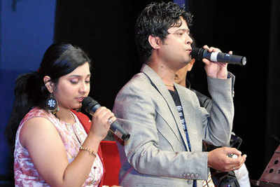 Singers Suvarna Mategaonkar, Jitendra Abhyankar perform at an evening in Pune