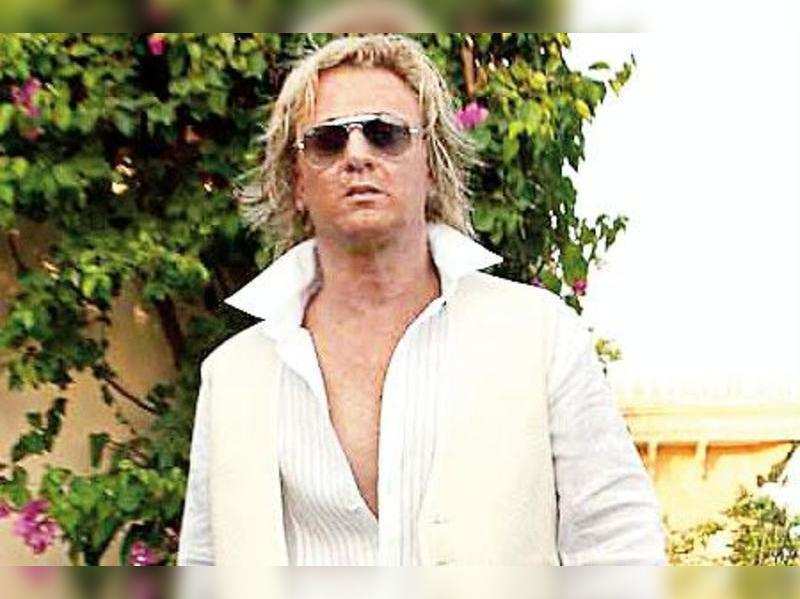 Rohit Bal to make film on Gay lovers