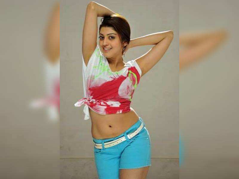 Praneetha Pawan Kalyan Heroine S Navel Show Telugu Movie News Times Of India