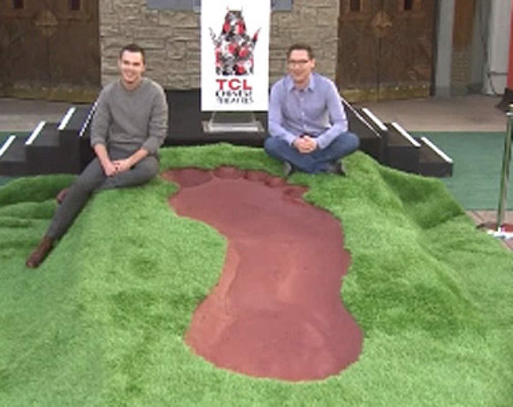 
Nicholas Hoult unveils giant footprint
