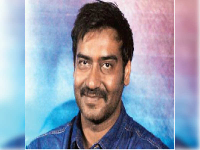 Ajay’s fans in Himmatwala’s Bum Pe Laat song! Hindi Movie News