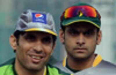 PCB denies reports of bust-up between Misbah and Hafeez in South Africa