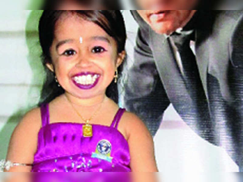 World’s shortest girl to do an item number - Times of India