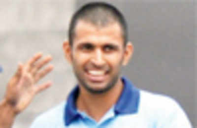 Abhishek Nayar bowls a 17-ball over!