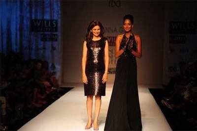 Ranna Gill evokes the ‘metallic’ mood on WIFW runway