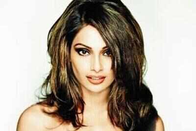 Osiyolik ayolning sikishini tomosha qiling