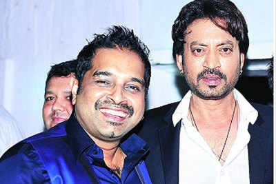 Irrfan, Nikhil, Shankar celebrate winning National Award at a suburban lounge in Mumbai