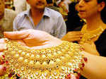 Gold falls to 10-month low on sustained selling