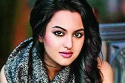 Sonakshi doesn't want to clash with Shah Rukh