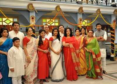 <arttitle>Goynar Baksho cast celebrates<i> nabobarsho</i> with Ishti Kutum and Jol Nupur families</arttitle>