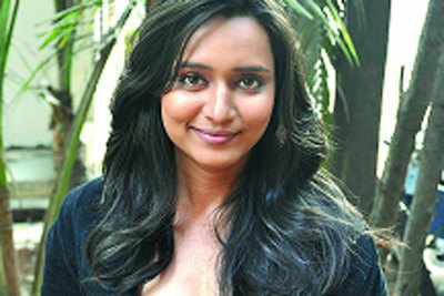I am quite happy with the roles I am getting: Girija