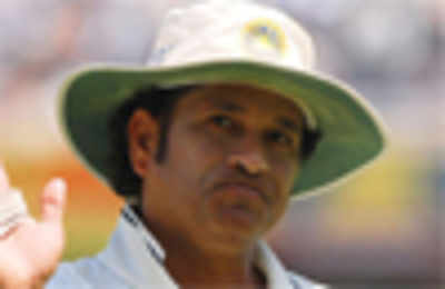 Cricket fraternity shocked at exclusion of Sachin from Bird's XI