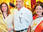 Celebs do the other Padma asana in Delhi