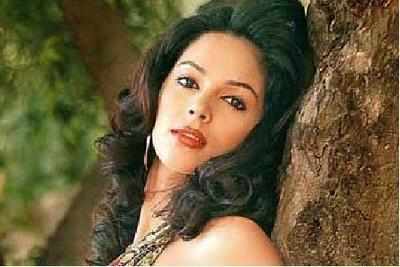 I don't want to do glamorous roles and item songs: Mallika Sherawat
