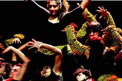 Kolkata students perform contemporary African dance in city auditorium