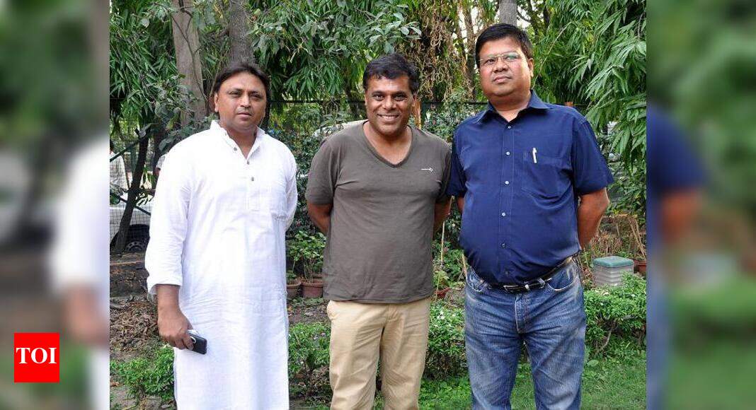 Ashish Vidyarthi, Surojit launch Hawaiian guitarist's album in Kolkata Events Movie News