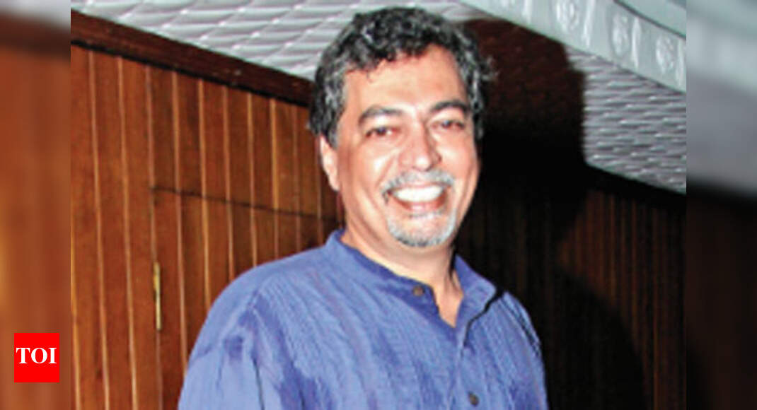 Art enthusiasts at Subodh Kerkar's installation of Godbased artist