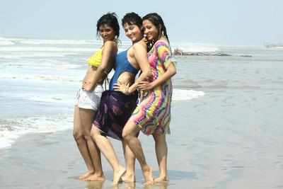 Aami Aar Amaar Girlfriends: A Secret world of women!