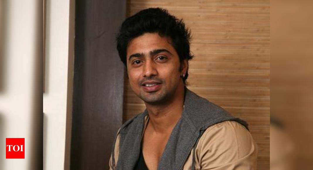 Dev hurts himself during Chander Pahar shoot | Bengali Movie News ...