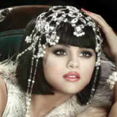Selena Gomez turns up heat in new music video