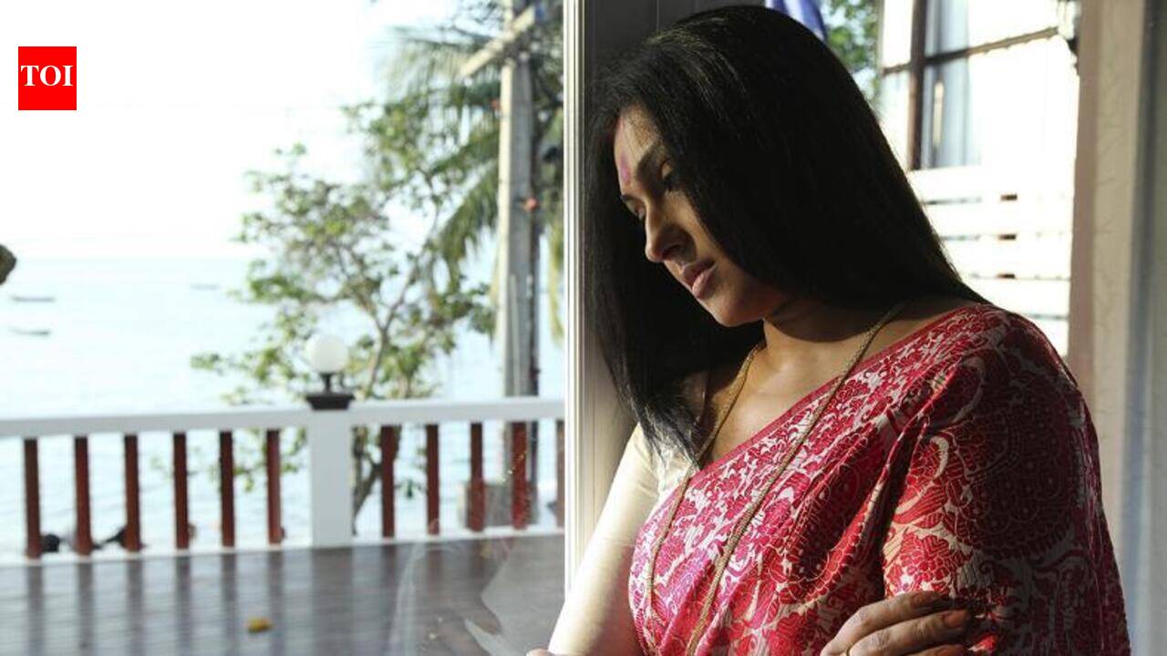 Mrs Sen Movie Review {3/5}: Critic Review of Mrs Sen by Times of India