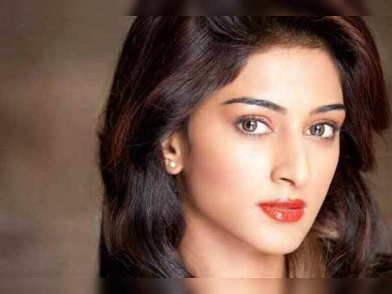 Telugu Film I M Not Doing Any Telugu Film Clarifies Erica Fernandes Telugu Movie News Times Of India