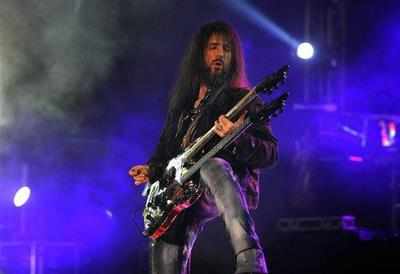 Bumblefoot steps on to save the wild