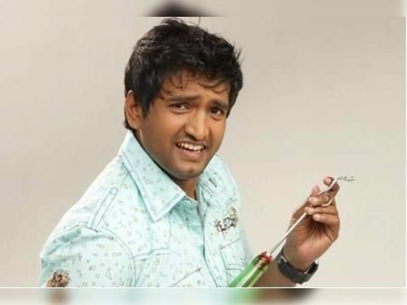 Santhanam in 'Vallavanukku Pullum Aayudham' | Tamil Movie News - Times ...